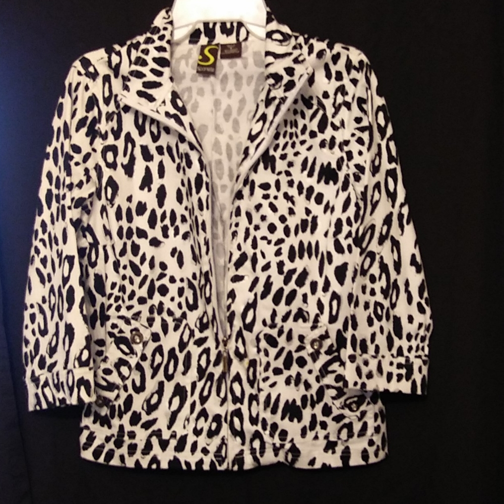 Light jacket, 3/ in sleeves. Like new